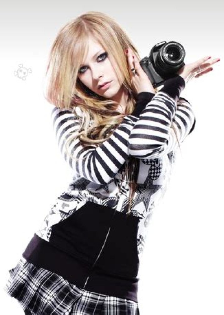 Avril Lavigne Is Maxim’s November 2010 Cover Girl
