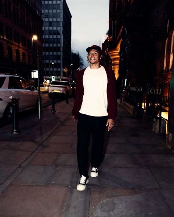 Manuel Akanji Biography: Age, Net Worth, Height, Spouse, Parents, Sibling, Instagram, Team, Awards, Wiki